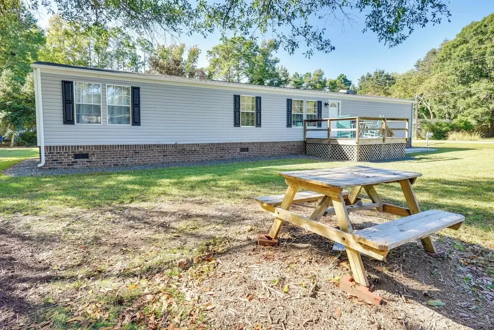 Supply Cottage w/ Deck < 2 Mi to the Beach!