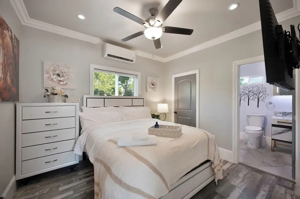 Walk to UC Davis Medical Center! Duplex w/ Patio