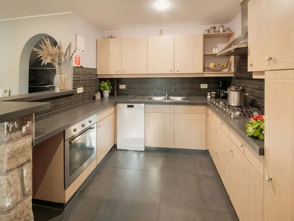 Charming Cottage with Hot Tub & Sauna, High Fens