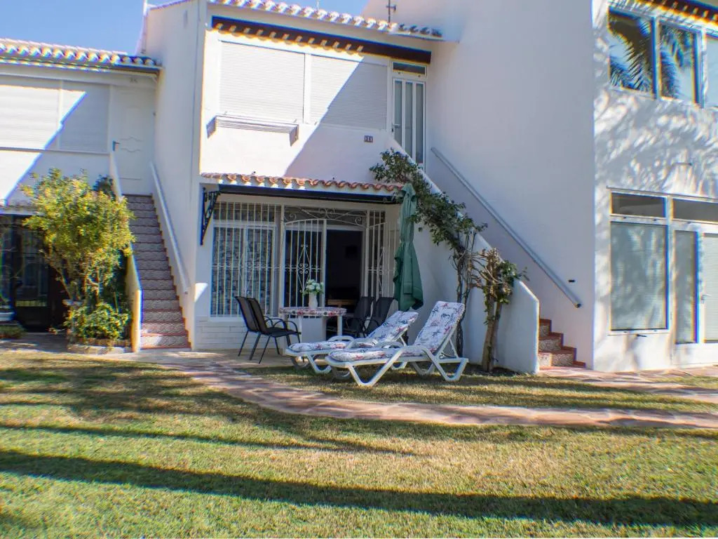 Bungalow acceso directo a piscina.wifi gratis