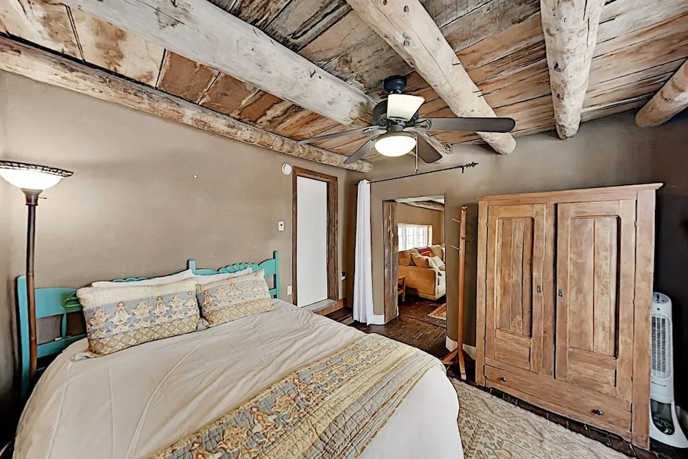 Luxe Casita W/ Kiva, Full Kitchen & Steam Shower 1 Bedroom Duplex