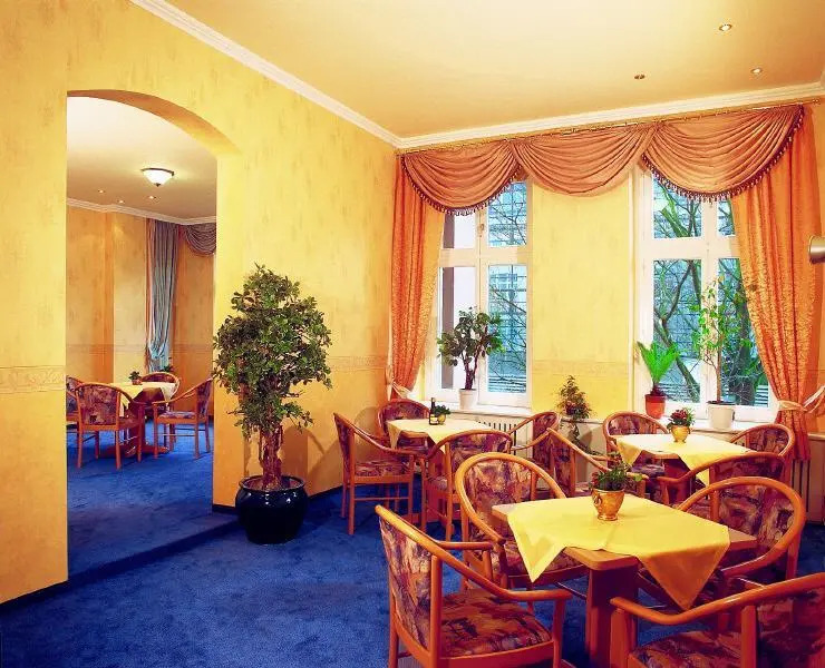 Birth City Hotel