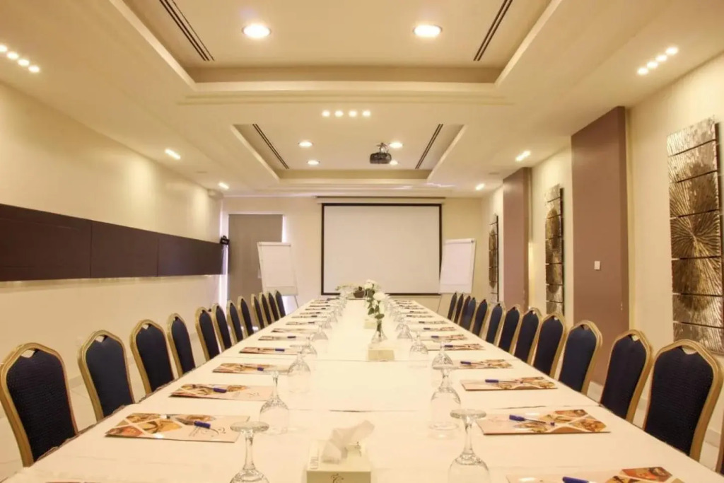Capri Hotel Suites