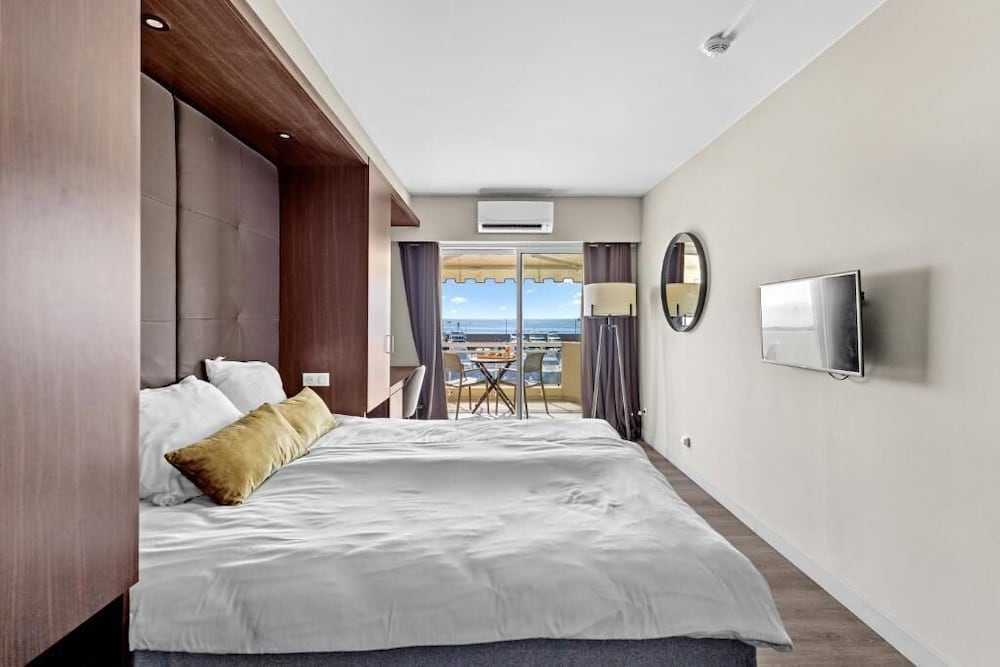 Riviera Beach Hotel