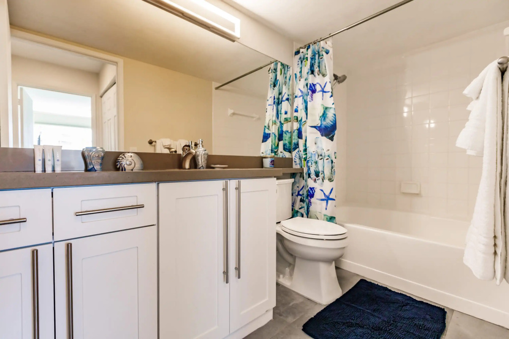 Uhost AI 3BR Condo Stunning Water Views