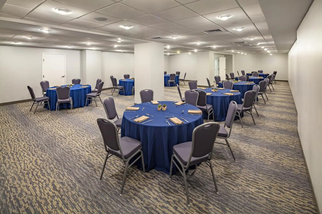 Hotel RL Baltimore Inner Harbor