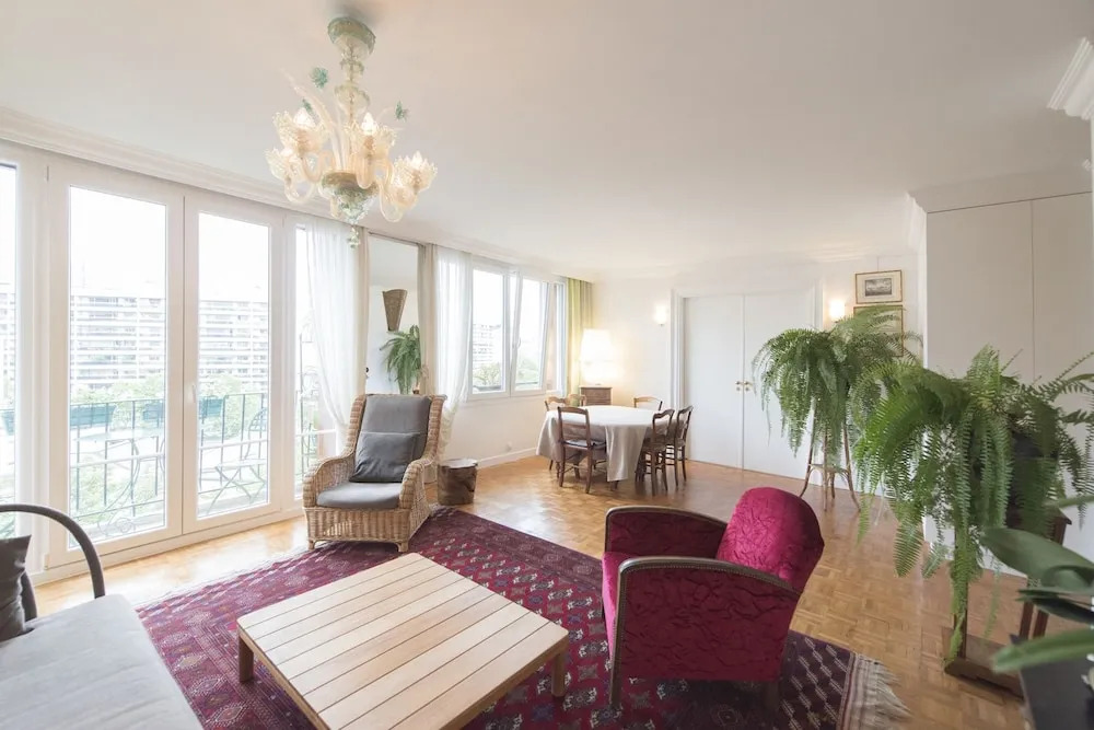 Apartment near Pont de Grenelle