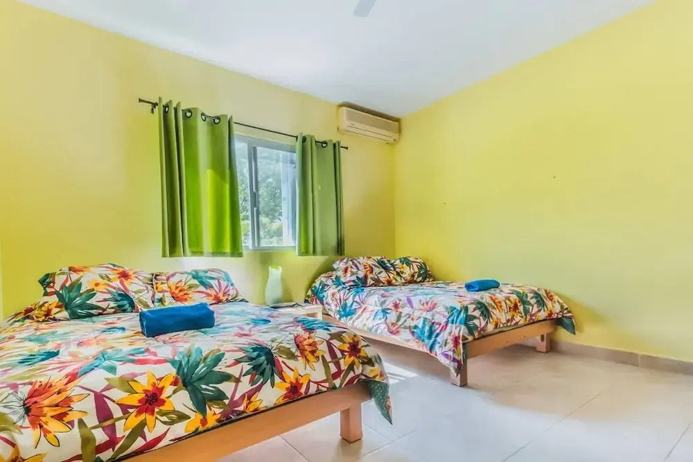 2 BR, Best Downtown Location, Sleeps 6!