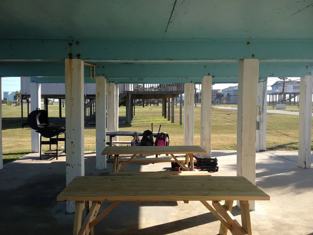 2nd Row-beachside, Sleeps 12, 4 Bedrooms, Gulf Views, Wifi, 3 Tvs, Dogs Allowed
