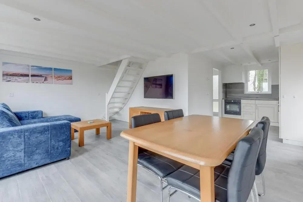 Modern, Cosy Family Bungalow Near Beach