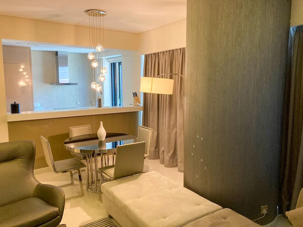 Stunning Fully Furnished 2 Bedroom in Paramount Prime Location Business bay