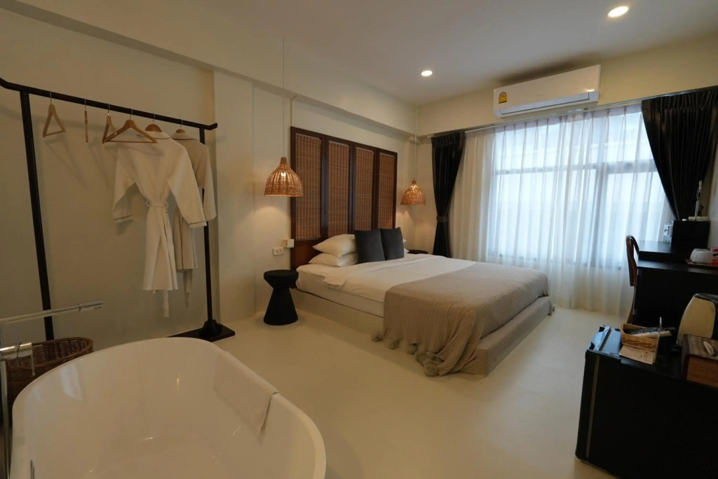 YOLO Bangkok Boutique Hotel