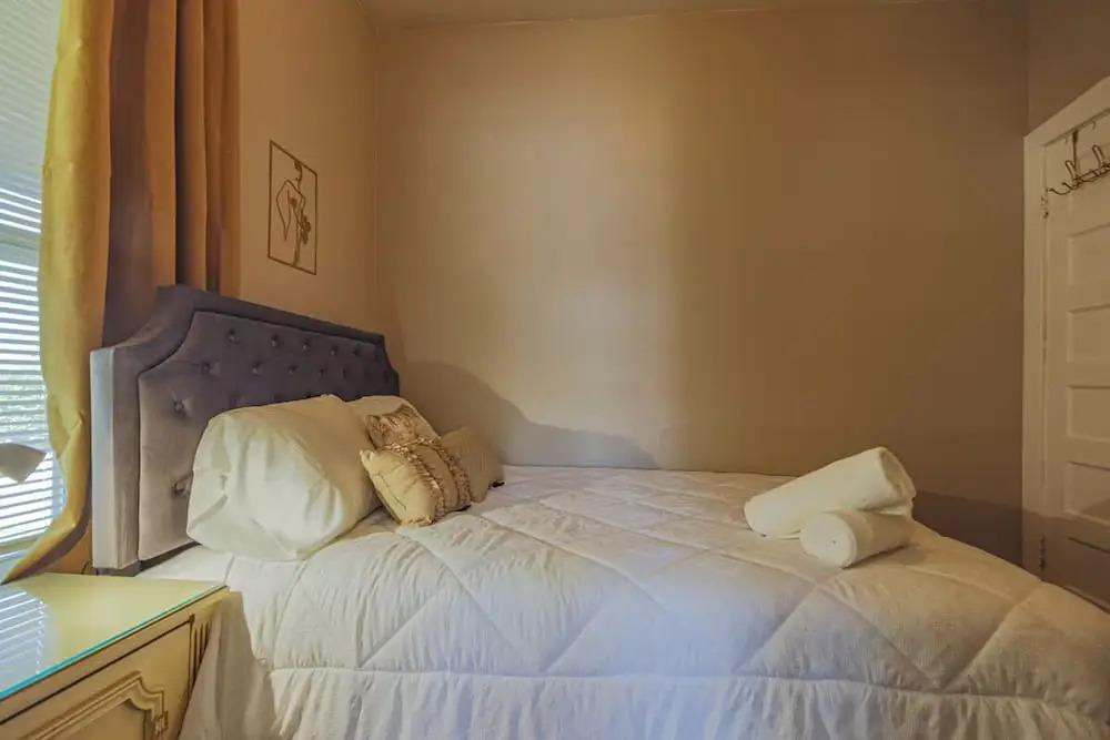 Comfy One Bed Apartment in Forest Park