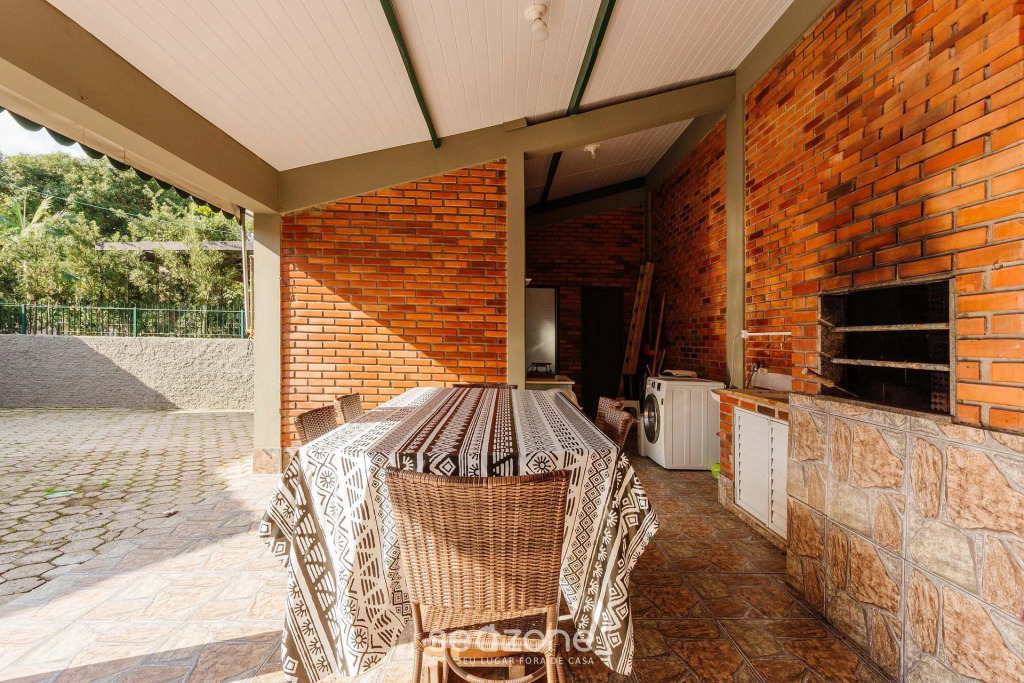 Sobrado agradável c/ churrasq. 90m do mar RDD657