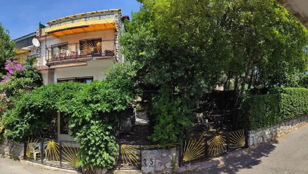 Apartments Ivy - 300 m from beach