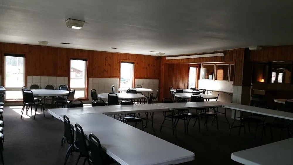 Woodland Inn & Suites