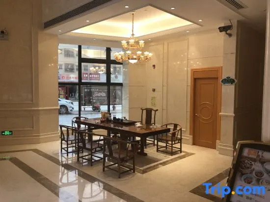 Vienna Hotel (Qingyuan Yingde Yicui Plaza)