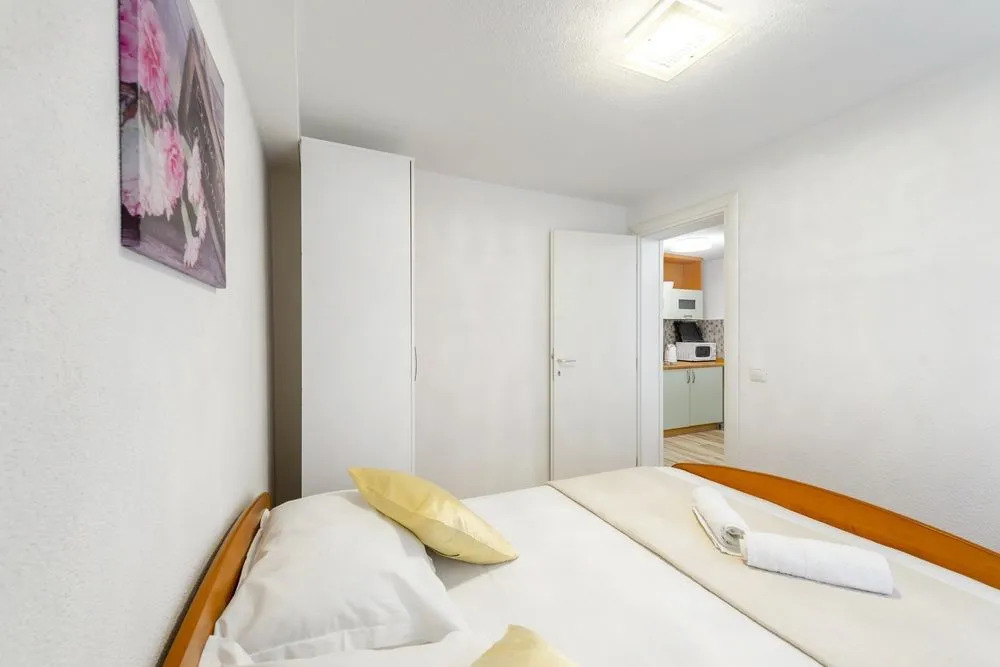 Apartment With 2 Rooms In Baška Voda, With Wonderful Sea View, Furnish