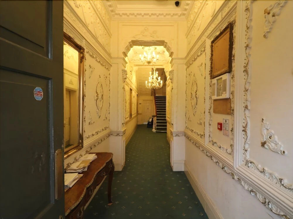 HFS Studio Next To Hydepark L15
