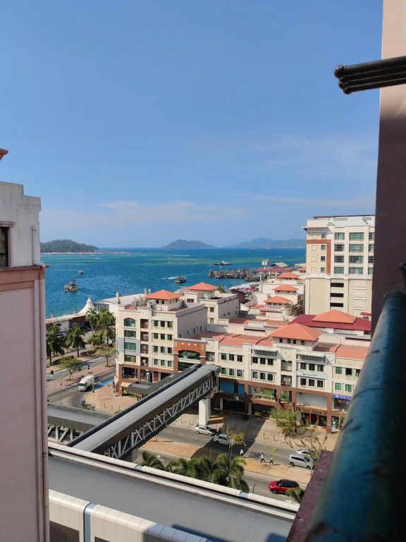 Petronella Luxury Penthouse marina court