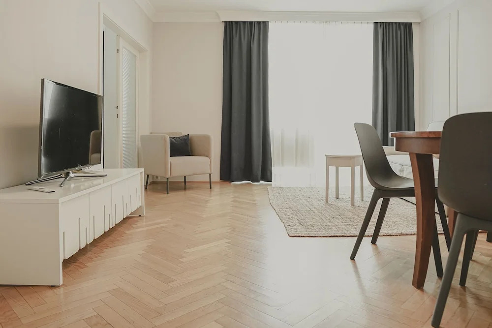 HeyMi Apartments Post