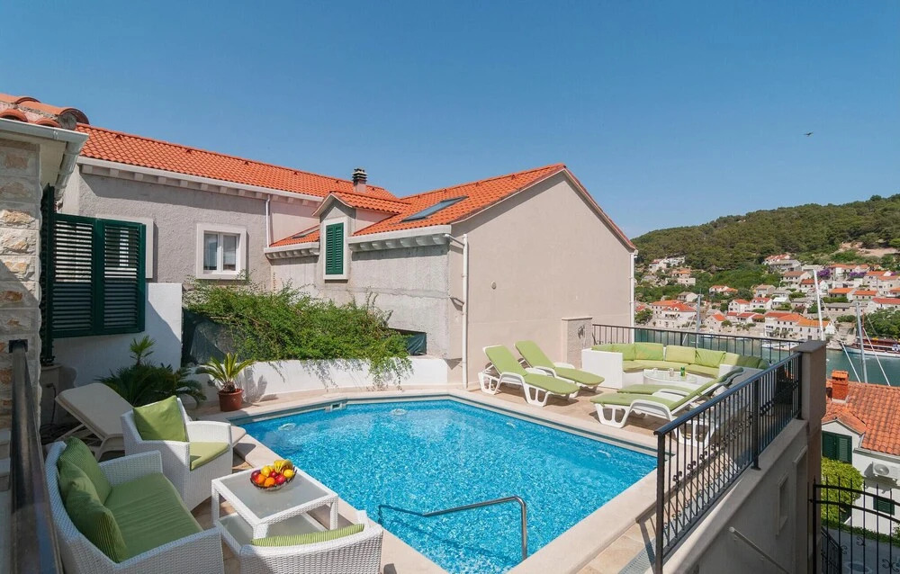 Awesome Home in Pucisca With 7 Bedrooms, Wifi and Outdoor Swimming Pool
