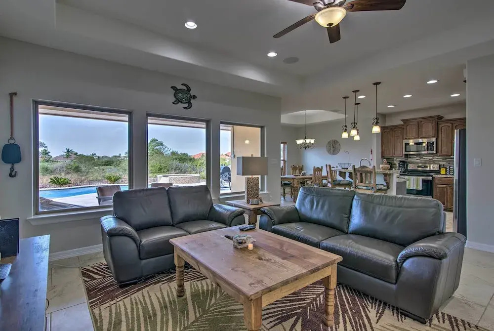 South Padre Paradise w/ Saltwater Pool Near Golf!