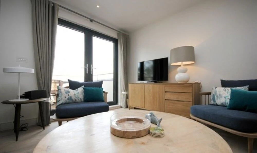 9 The Salterns, Chichester 402415