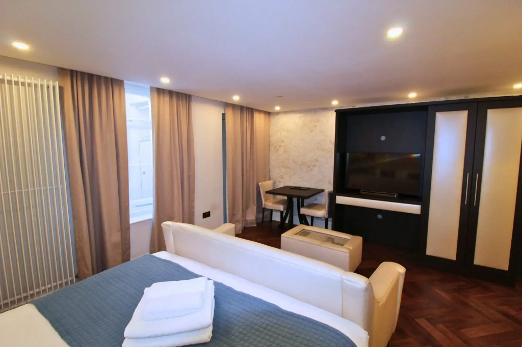 Baker Street by Viridian Apartments