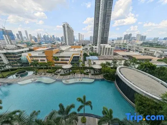 TRION The 108 Family Suite Pool & City view