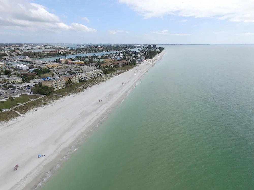 Cozy 5th Floor Waterview Condo