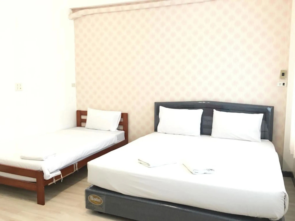 Sandee Room
