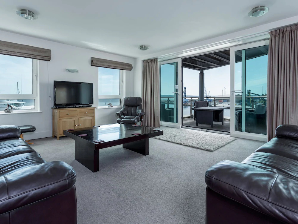 Panorama - 180-Degree Harbour Views