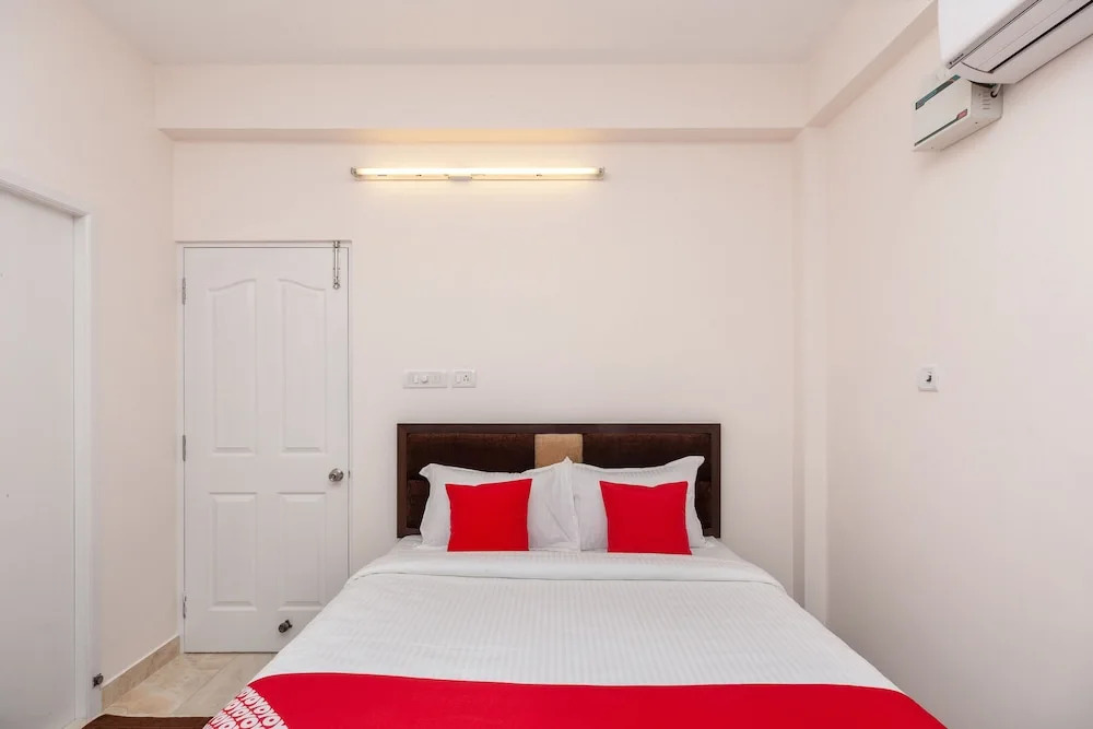 OYO 24641 Tulip Residence