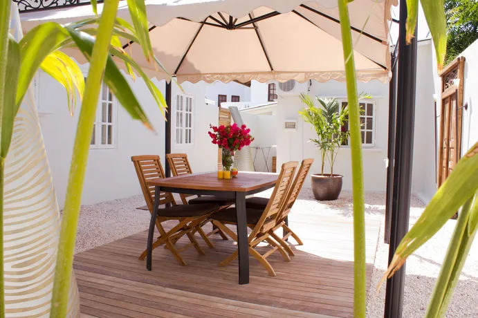 Curacao 42