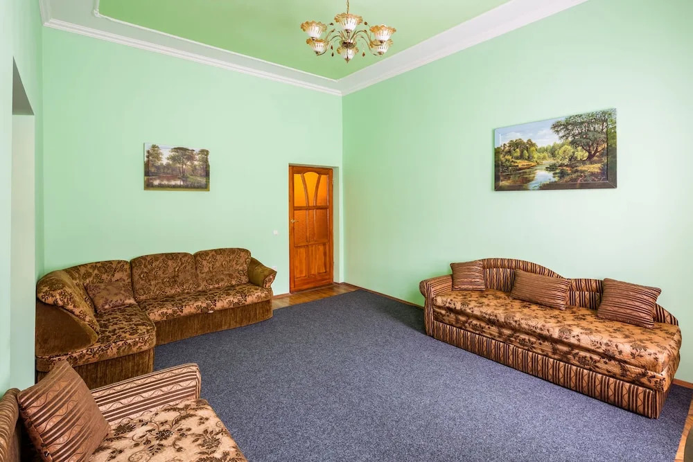 Three rooms in the center on Kulisha