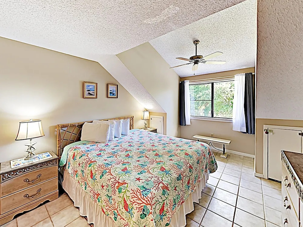 New Listing! Kingston Plantation W/ 5 Pools! 3 Bedroom Condo