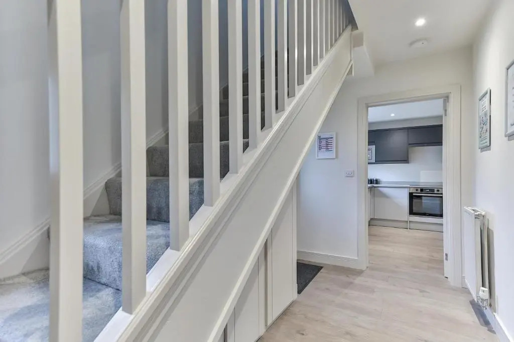3 Bed Refurbished, Modern House, WiFi, Patio area