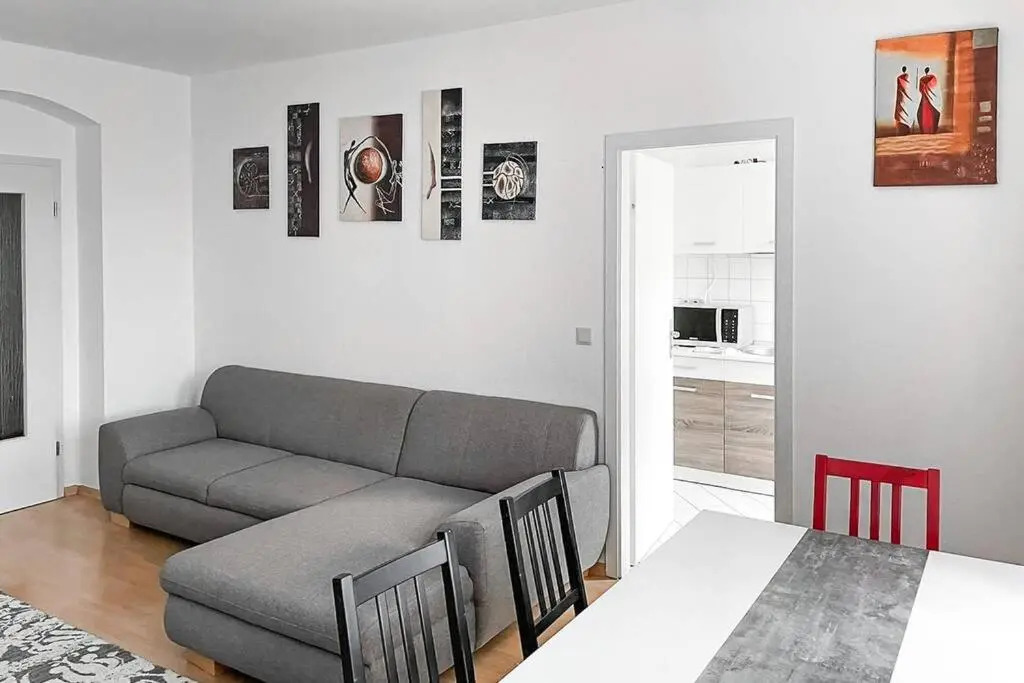 Zentral, Ruhig, 4personen, Balkon, Waschmaschine