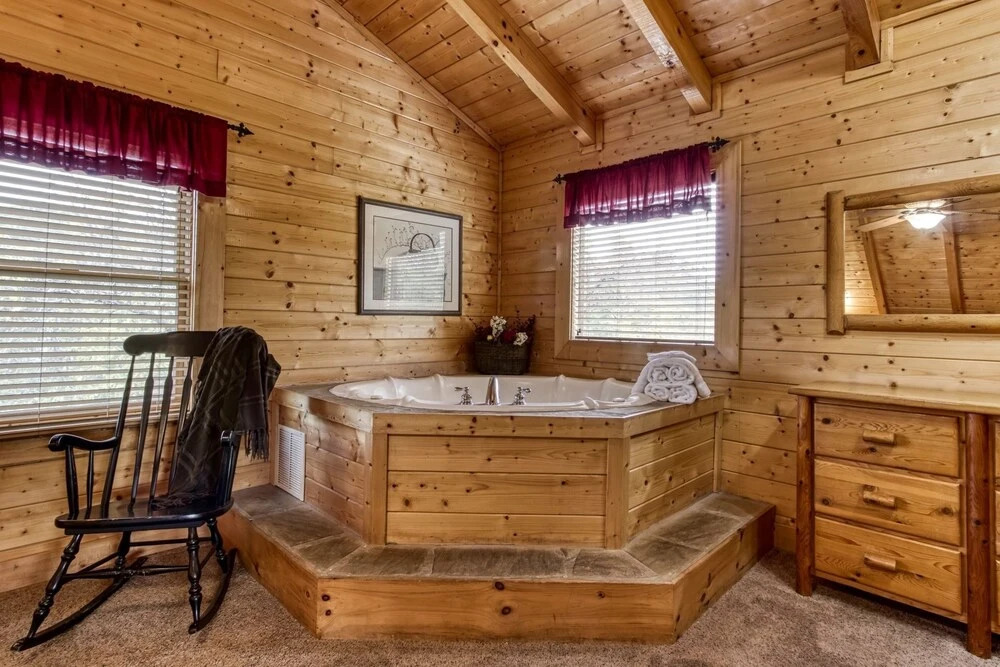 ERN819 - Mountain Majesty - Great Location! Close to All the Action! cabin