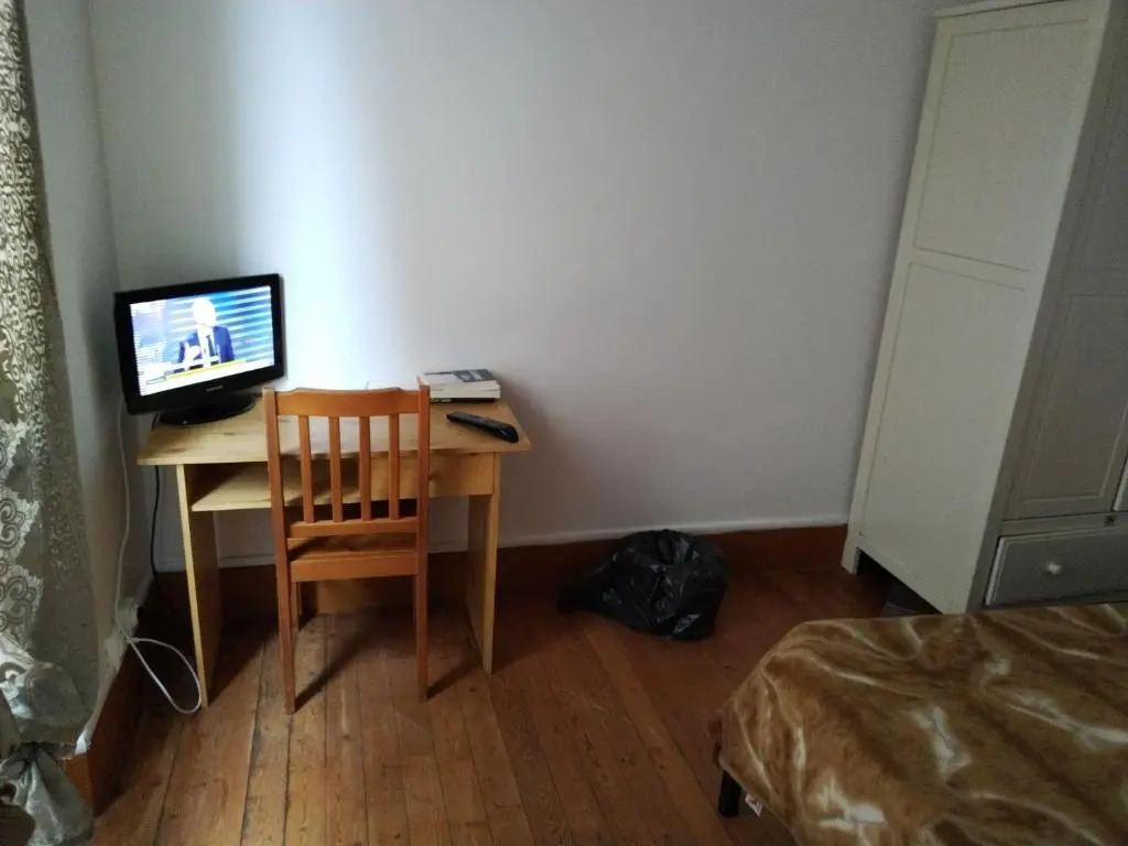 LOUE STUDIO PROPRE !, Endroit très calme, à 5 minutes gare mantes la jolie