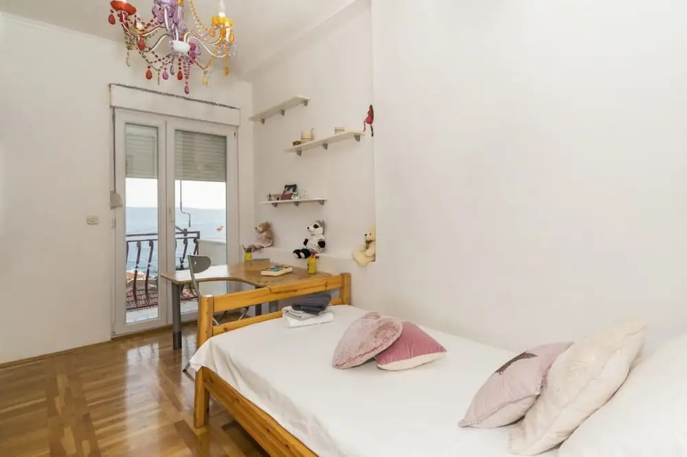 Spacious Apt. With Magnificent sea View & Balcony