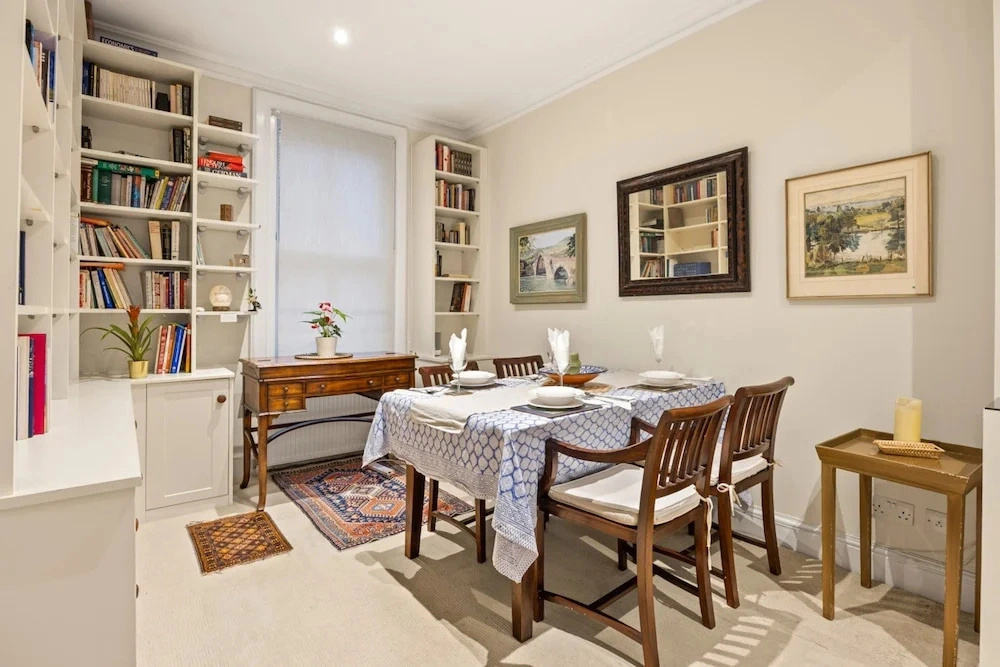 Stunning 3 Bedroom Maisonette in Chelsea