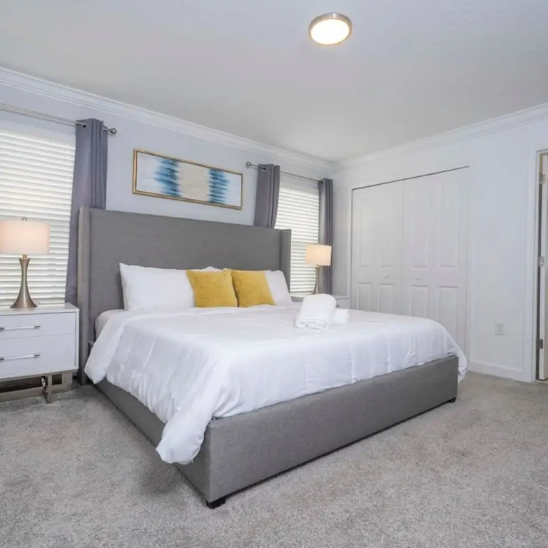 2941 Modern 4BD at Storey Lake