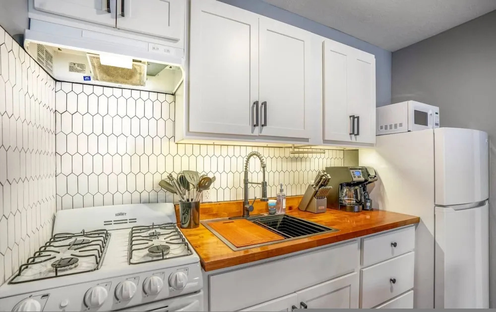 Urban Gated Studio Near Downtown Houston and NRG