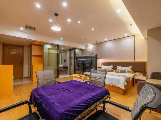 Holiday Huadu Hotel (Zhumadian Railway Station)