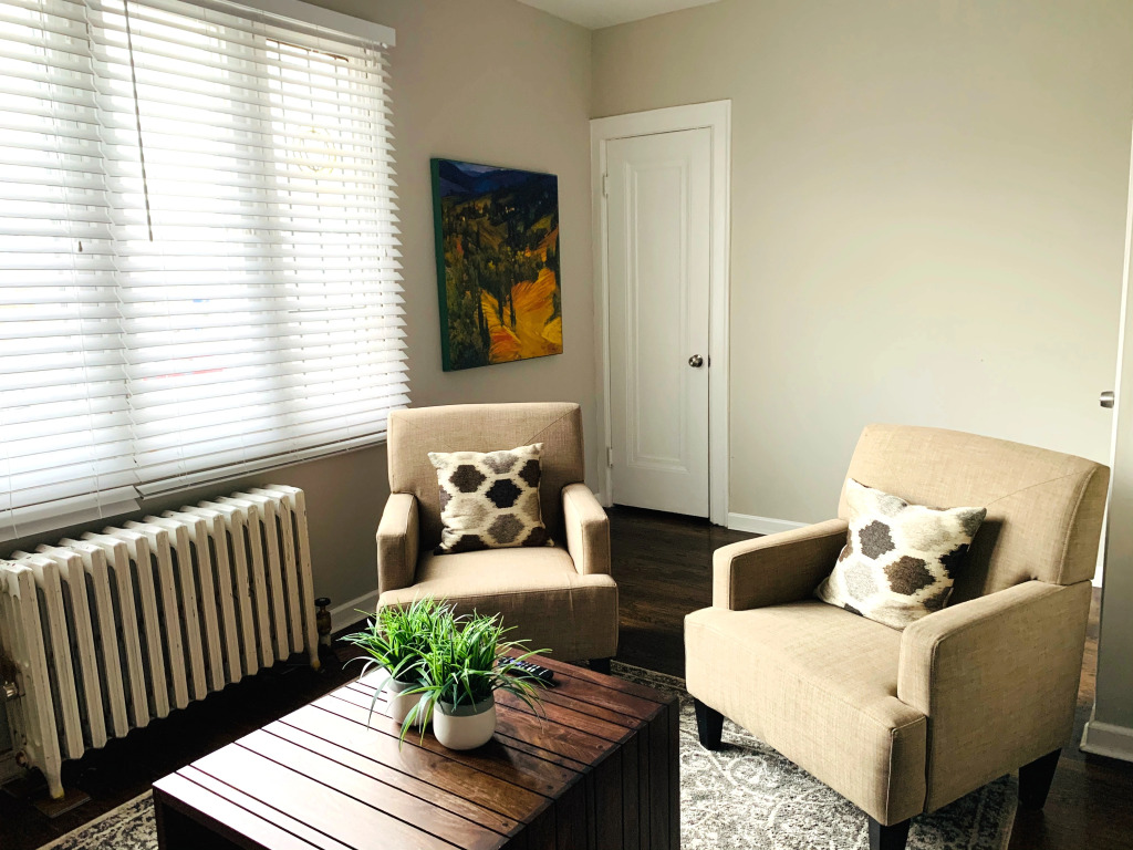 Great 6 Bedroom Peaceful Family Retreat in the University District