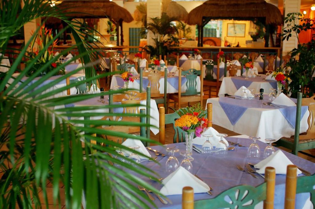 Studio dans Résidence Hotelière aux 3ilets Pointe du bout Résidence la Marina Carayou