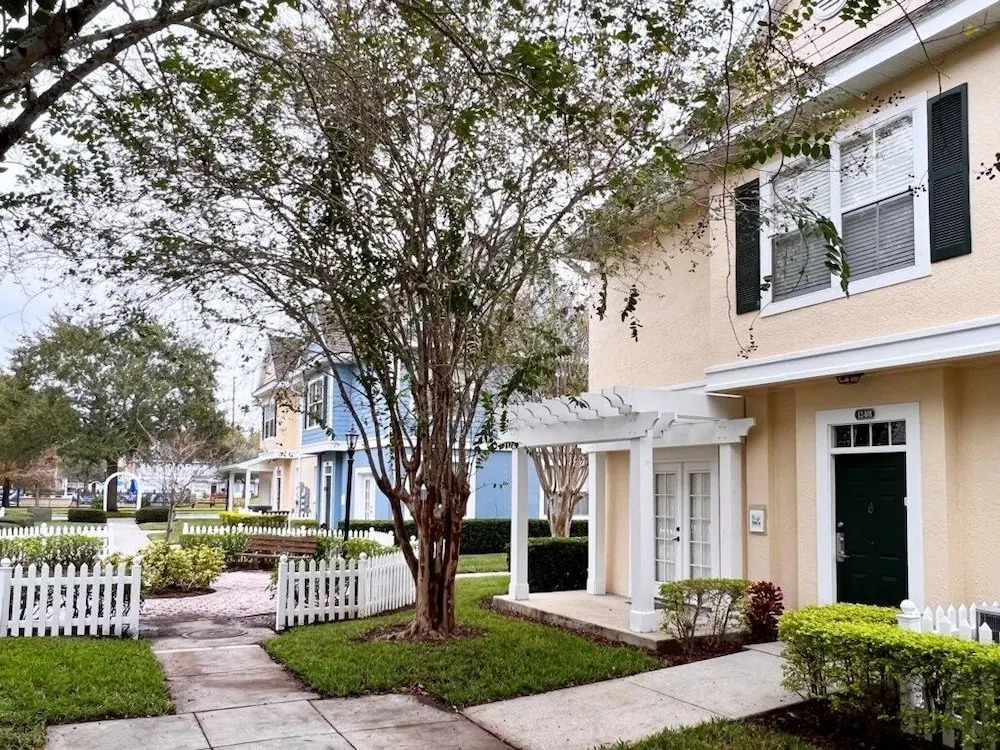 Lovely Family Town Home In Great Location 4 Bedroom Townhouse by RedAwning