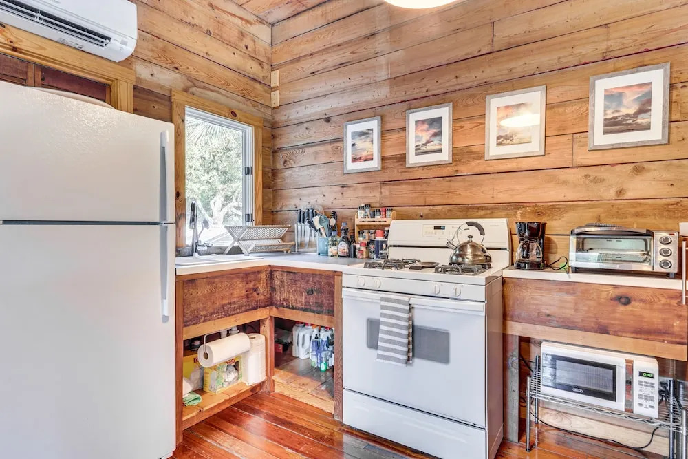 ‘The Bird House’ Lush Bungalow, Steps from Ocean